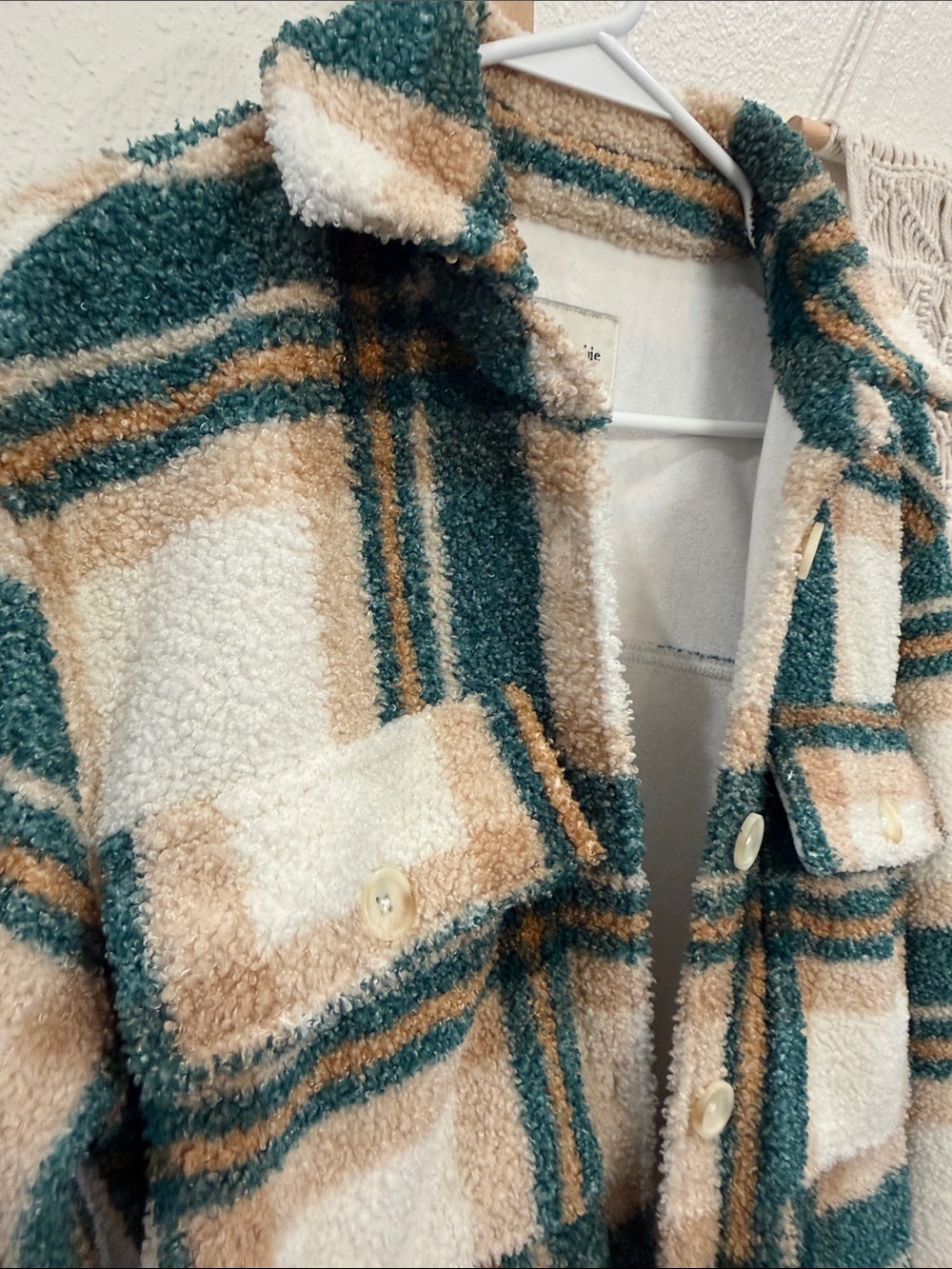 Abercrombie & Firch Plaid Shacket Jacket in Green and Cream - Picture 4 of 6